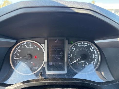 Used 2017 Toyota Tacoma SR5 w/ Tow Package image 10