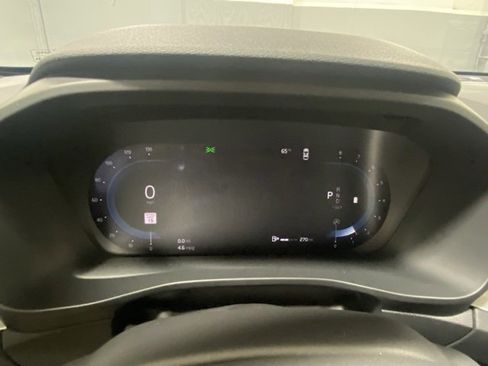 Used 2025 Volvo XC40 B5 Core image 16