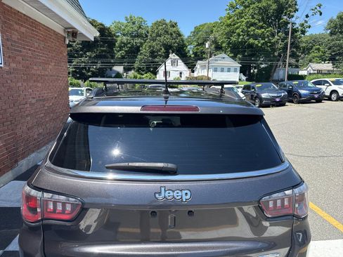 Used 2018 Jeep Compass Latitude w/ Popular Equipment Group AWD/4WD image 9