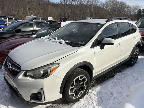 Used 2017 Subaru Crosstrek 2.0i Premium image 4