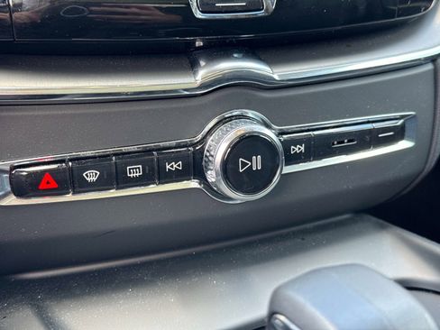 Certified 2025 Volvo XC60 B5 Core w/ Protection Package Premier image 24