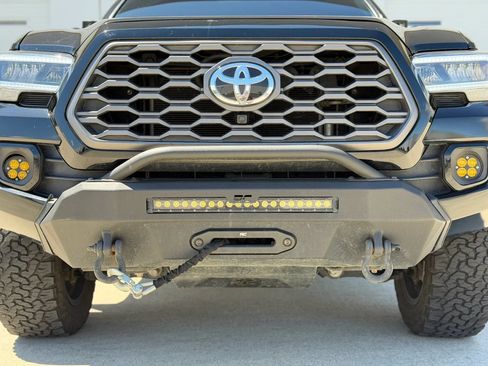 Used 2021 Toyota Tacoma Limited w/ Nightshade Package AWD/4WD image 32