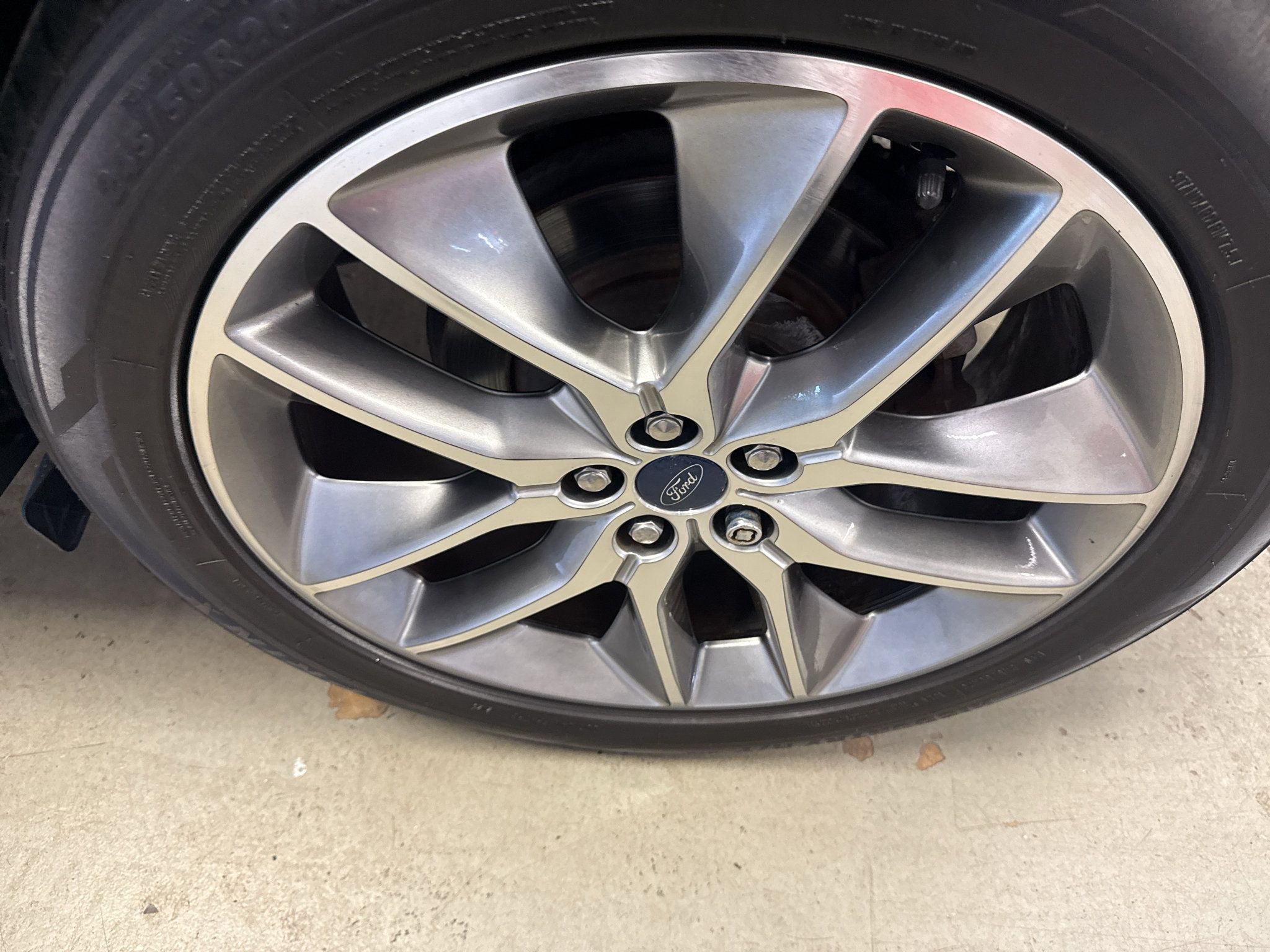 Used 2018 Ford Edge Titanium w/ Equipment Group 301A AWD/4WD image 33