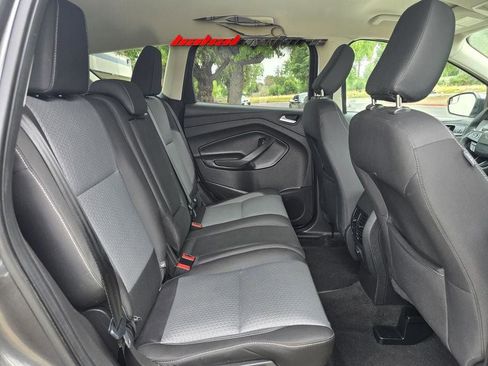 Used 2018 Ford Escape SE FWD image 15