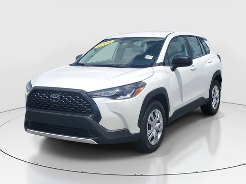 Used 2023 Toyota Corolla Cross L image 3