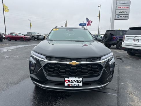 New 2026 Chevrolet Trax LT w/ Driver Confidence Package image 16