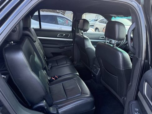 Used 2016 Ford Explorer XLT w/ Equipment Group 202A AWD/4WD image 18