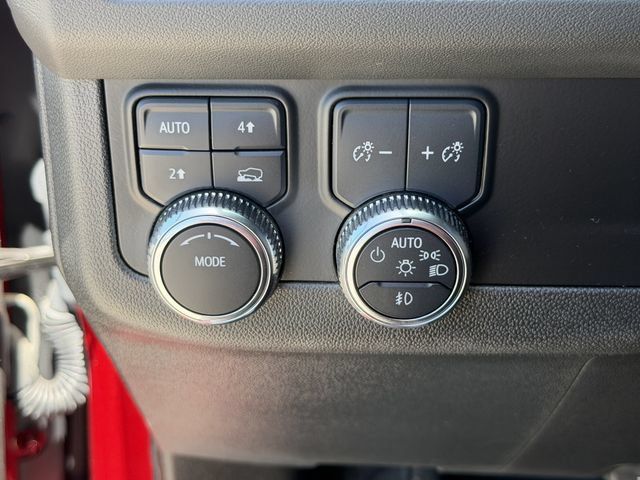 Used 2024 GMC Yukon XL SLT AWD/4WD image 30
