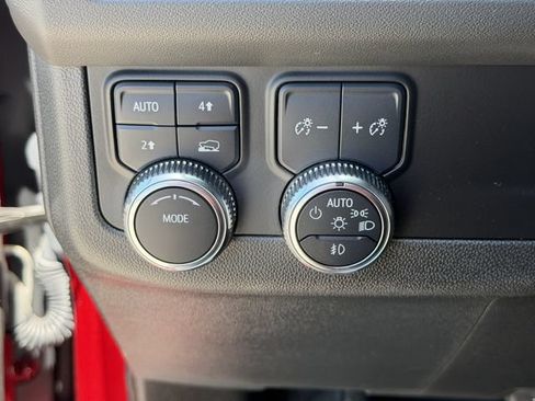 Used 2024 GMC Yukon XL SLT AWD/4WD image 30
