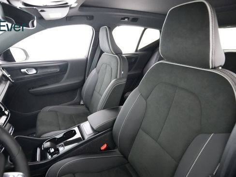 Used 2023 Volvo XC40 Recharge Plus AWD/4WD image 4