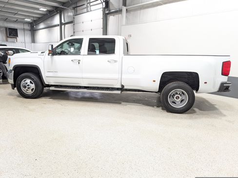 Used 2018 GMC Sierra 3500 SLT w/ Driver Alert Package AWD/4WD image 6