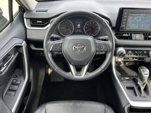 Used 2019 Toyota RAV4 XLE Premium image 18