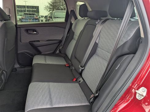 Used 2023 Nissan Rogue SV image 28