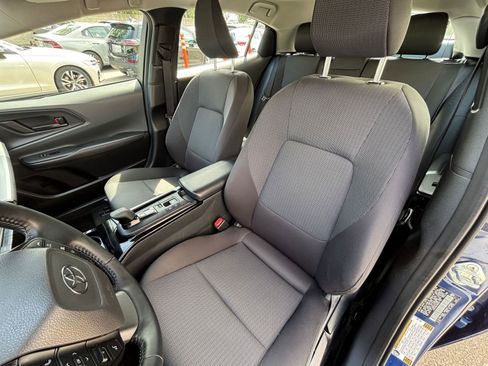 Used 2025 Toyota Prius LE image 36