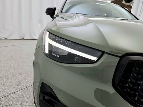 Certified 2023 Volvo XC40 B5 Ultimate w/ Protection Package Premier image 14