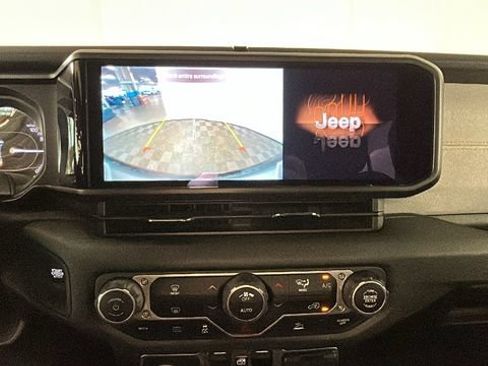 Used 2024 Jeep Wrangler Unlimited AWD/4WD image 23