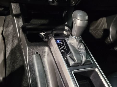 Used 2022 Toyota Tacoma Limited AWD/4WD image 35