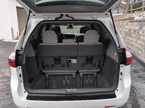 Used 2019 Toyota Sienna LE image 29