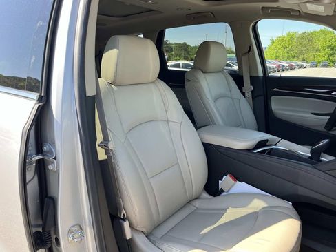 Used 2018 Buick Enclave Premium w/ Experience Buick Package FWD image 15