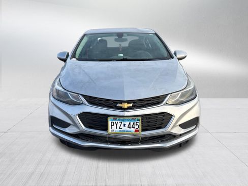 Used 2017 Chevrolet Cruze LT image 2