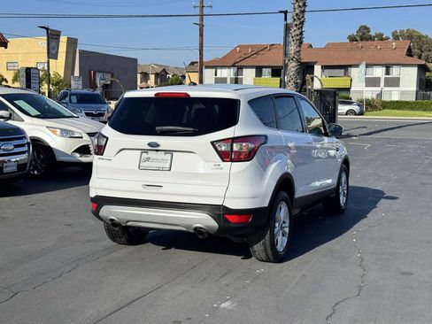 Used 2017 Ford Escape SE FWD image 5