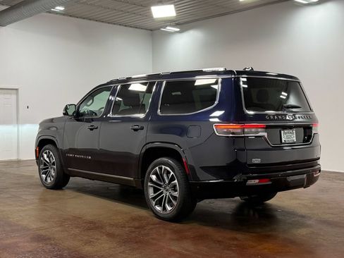 Used 2024 Jeep Grand Wagoneer Series III w/ Rear Seat Video Group 1 AWD/4WD image 26