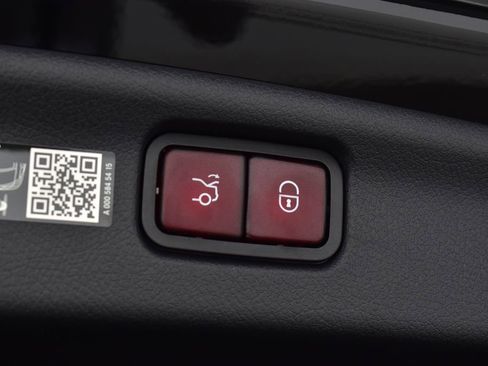 Certified 2025 Mercedes-Benz C 300 4MATIC Sedan image 33