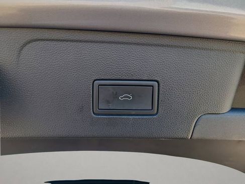 Used 2024 Volkswagen Atlas Cross Sport SE image 11