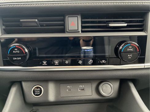 Used 2023 Nissan Rogue SV AWD/4WD image 28