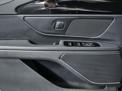 Used 2025 Lincoln Nautilus Premier w/ Jet Appearance Package AWD/4WD image 8