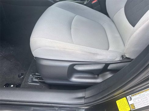 Used 2022 Toyota Corolla LE image 17
