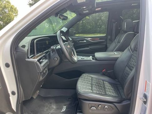 Used 2023 Cadillac Escalade Sport Platinum w/ Heavy-Duty Trailer Package AWD/4WD image 16