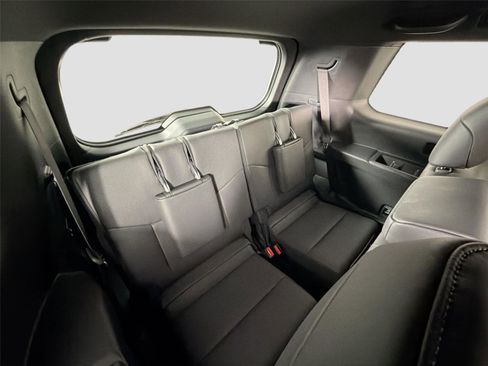 Used 2024 Lexus GX 550 w/ Accessory Package (Z1) AWD/4WD image 27