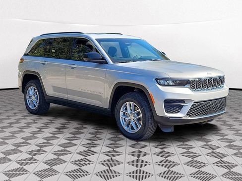 New 2025 Jeep Grand Cherokee Laredo w/ Luxury Tech Group I image 2