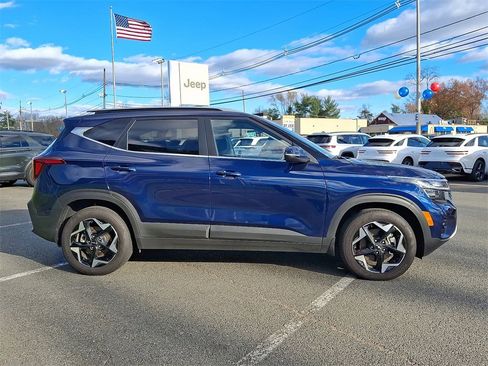 Used 2025 Kia Seltos EX w/ EX Sunroof Package image 8