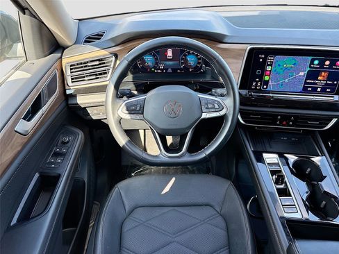 Used 2025 Volkswagen Atlas SE image 22