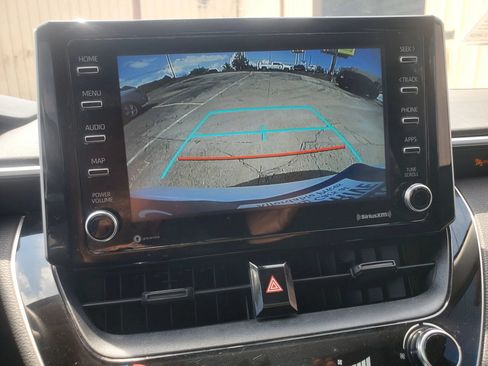 Used 2021 Toyota Corolla LE FWD image 3