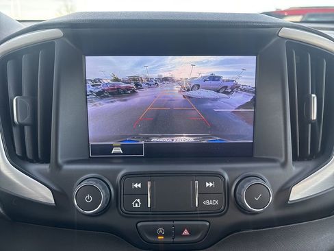 Used 2024 GMC Terrain SLT image 27