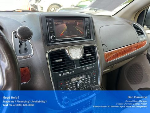 Used 2013 Chrysler Town & Country Touring-L w/ Entertainment Group #2 FWD image 13