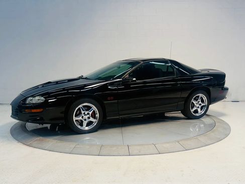Used 2000 Chevrolet Camaro Z28 w/ SS Performance/Appearance Pkg RWD image 3