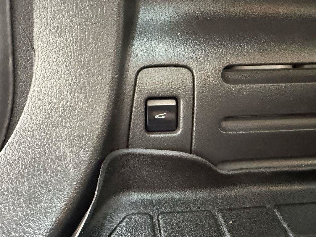 Used 2014 Ford Edge Limited w/ Equipment Group 301A AWD/4WD image 30