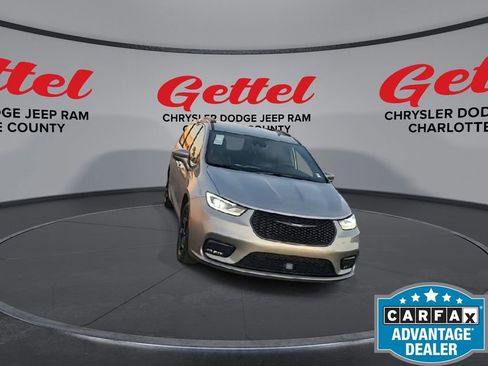 Used 2021 Chrysler Pacifica Limited w/ Premium & Safety Sphere Group image 2