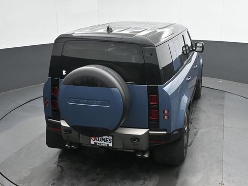 Used 2025 Land Rover Defender 110 X-Dynamic SE AWD/4WD image 30