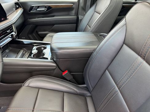 Used 2025 Chevrolet Tahoe High Country AWD/4WD image 24