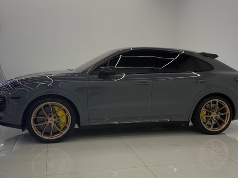 Used 2022 Porsche Cayenne Turbo GT image 5