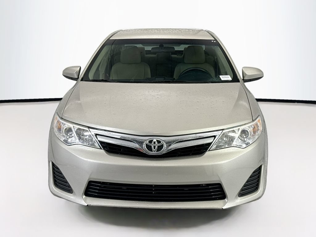 Used 2014 Toyota Camry LE FWD image 2