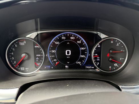 Used 2023 Chevrolet Traverse Premier FWD image 11
