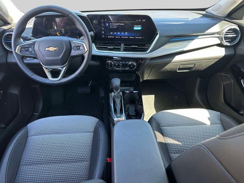 Used 2025 Chevrolet Trax LT w/ Driver Confidence Package image 12