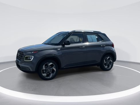 Certified 2022 Hyundai Venue Limited image 3