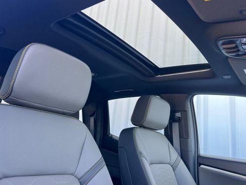 New 2026 Chevrolet Colorado ZR2 w/ Technology Package AWD/4WD image 13